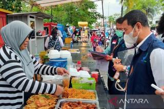 Dinkes dan BBPOM Uji Takjil Secara Acak di Pasar Ramadan